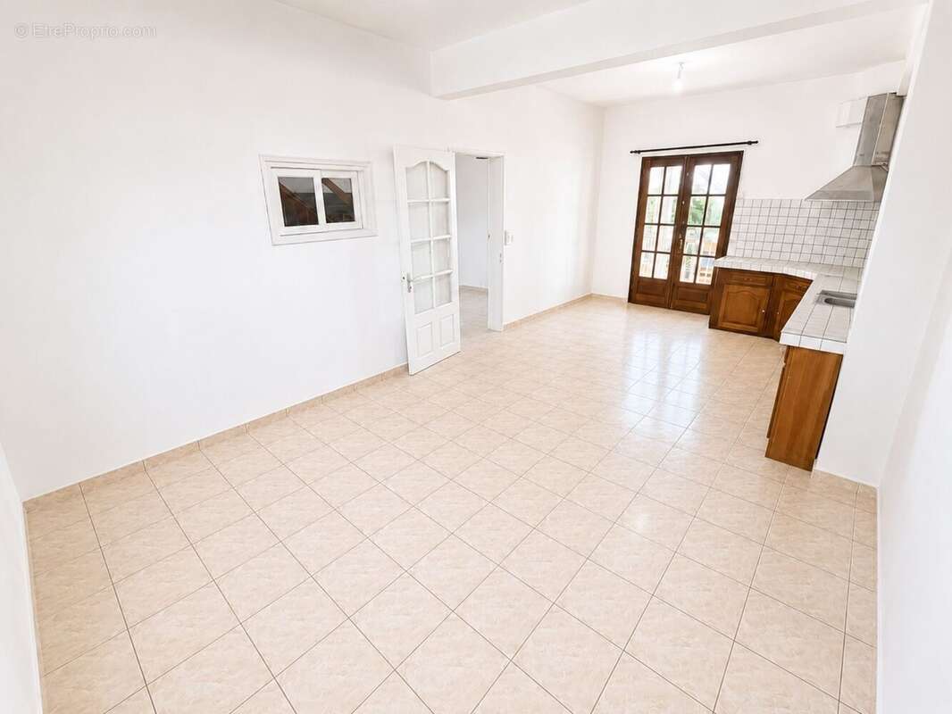Maison 140 m² à Sainte-Marie  - photo 4