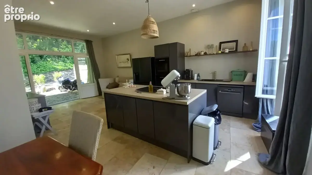 maison 9 pièces de 211 m2 - photo 4