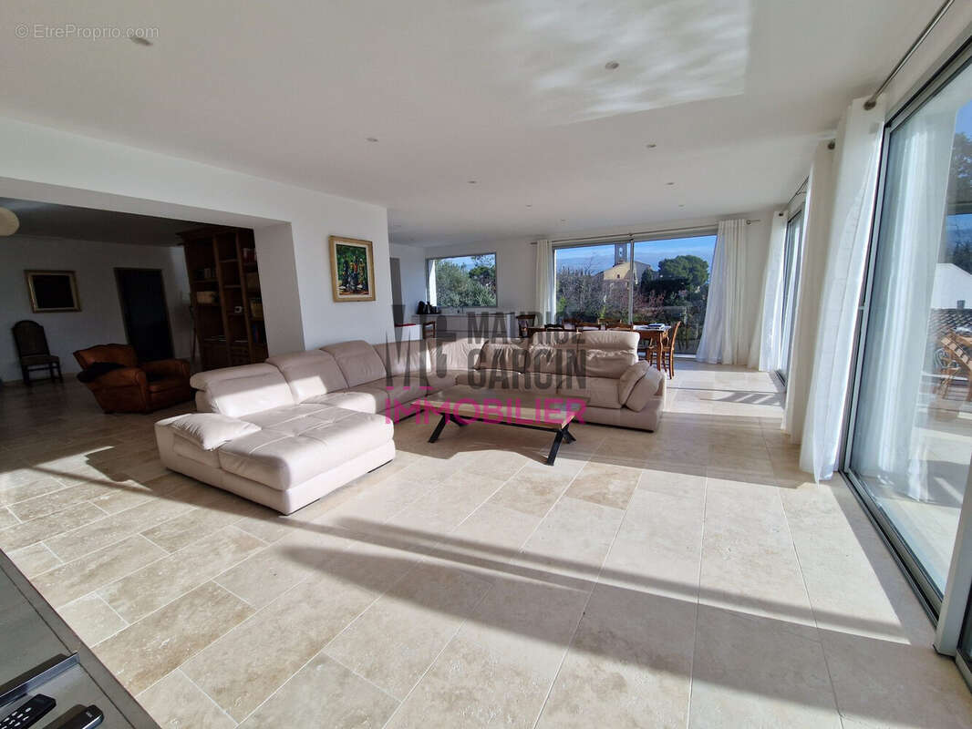 Maison à L'ISLE-SUR-LA-SORGUE