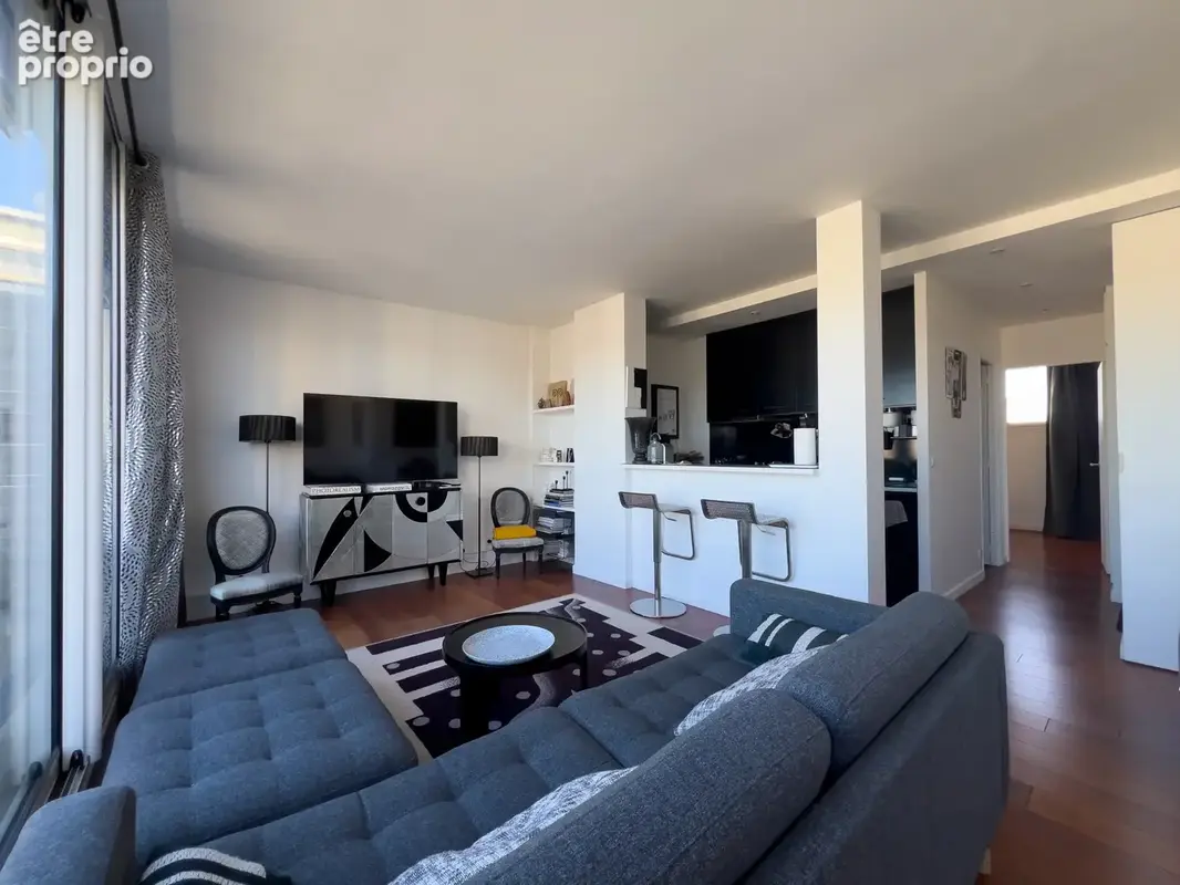 Off Market Marcel Sembat 2 pièces 52m2 Dernier étage terrasse de 12m2 sans vis-sà-vis - photo 5