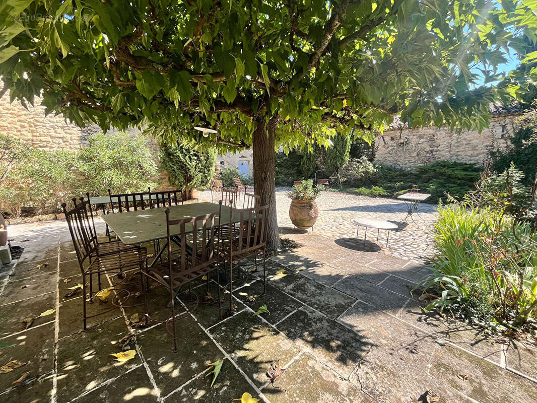 Maison ancienne en pierre  avec terrain de  de 2000 m² dans un hameau, région GRIGNAN. - photo 4