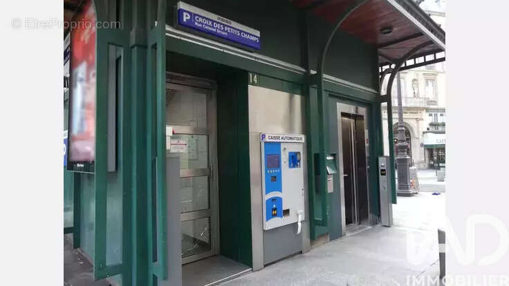 Photo 2 - Parking à PARIS-1E