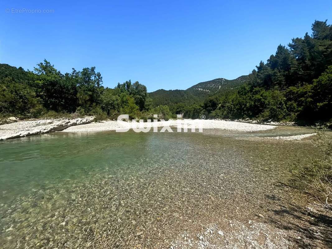 Terrain à NYONS