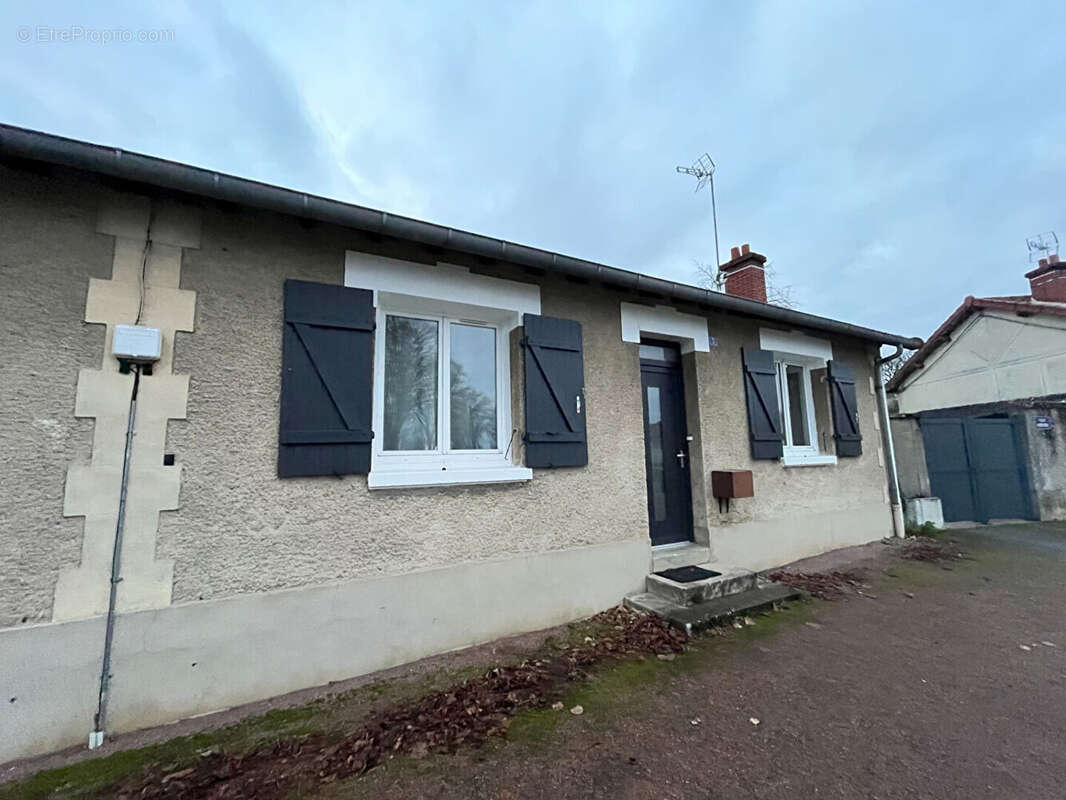 Maison à VARENNES-VAUZELLES