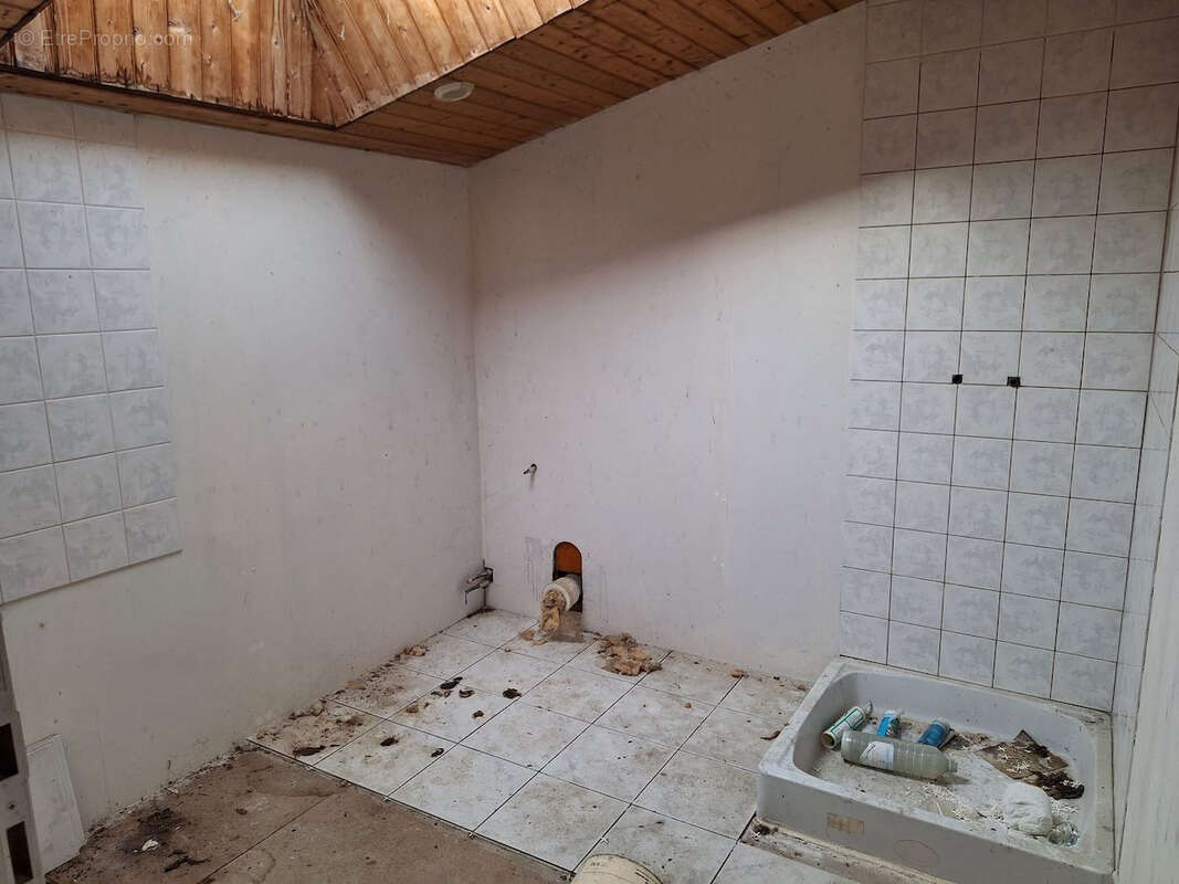 Jolie maison en pierre à rénover - photo 6