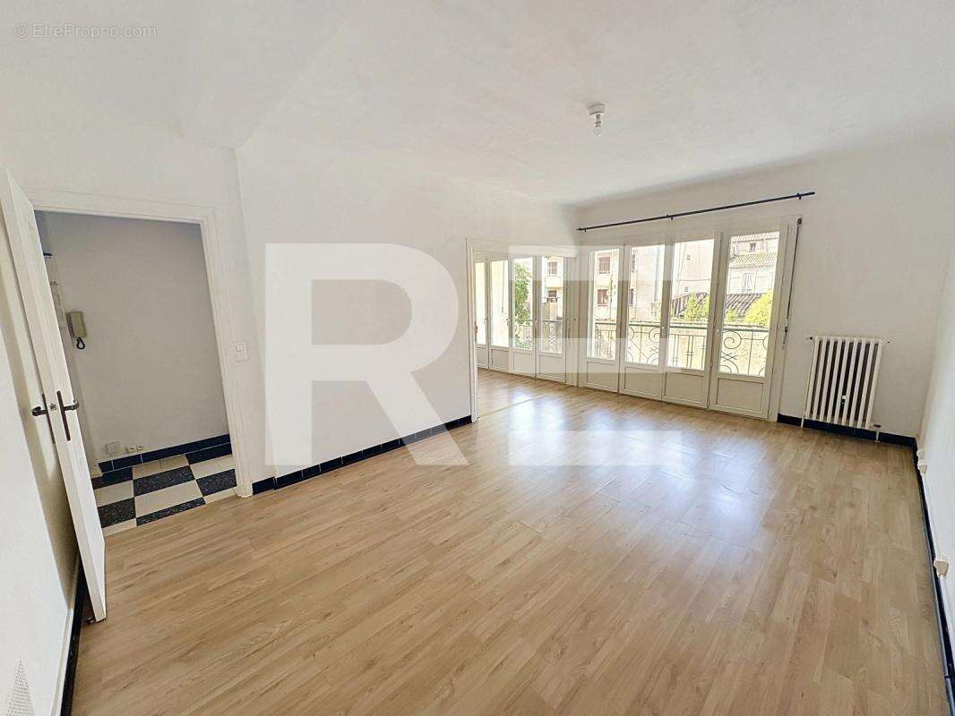 Nîmes centre - quartier st baudile - appartement traversant type t3 de 74 m2 avec cave et garage - photo 2