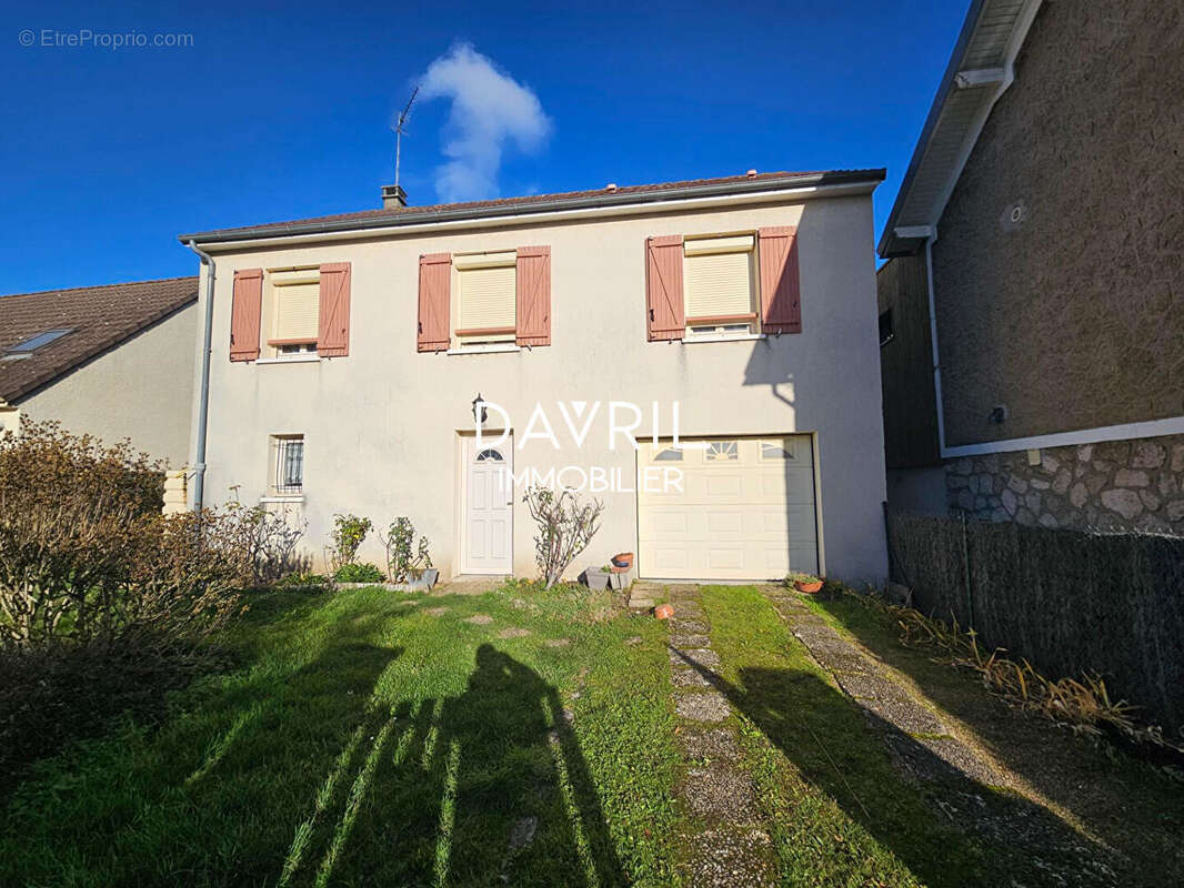 Maison à MAURECOURT