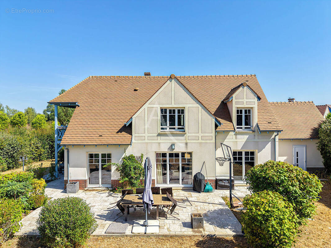 Maison à BAILLY-ROMAINVILLIERS