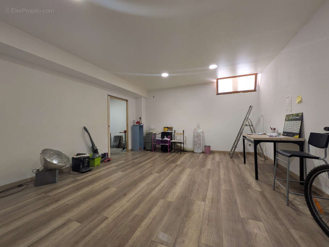 Commerce à MEYRARGUES