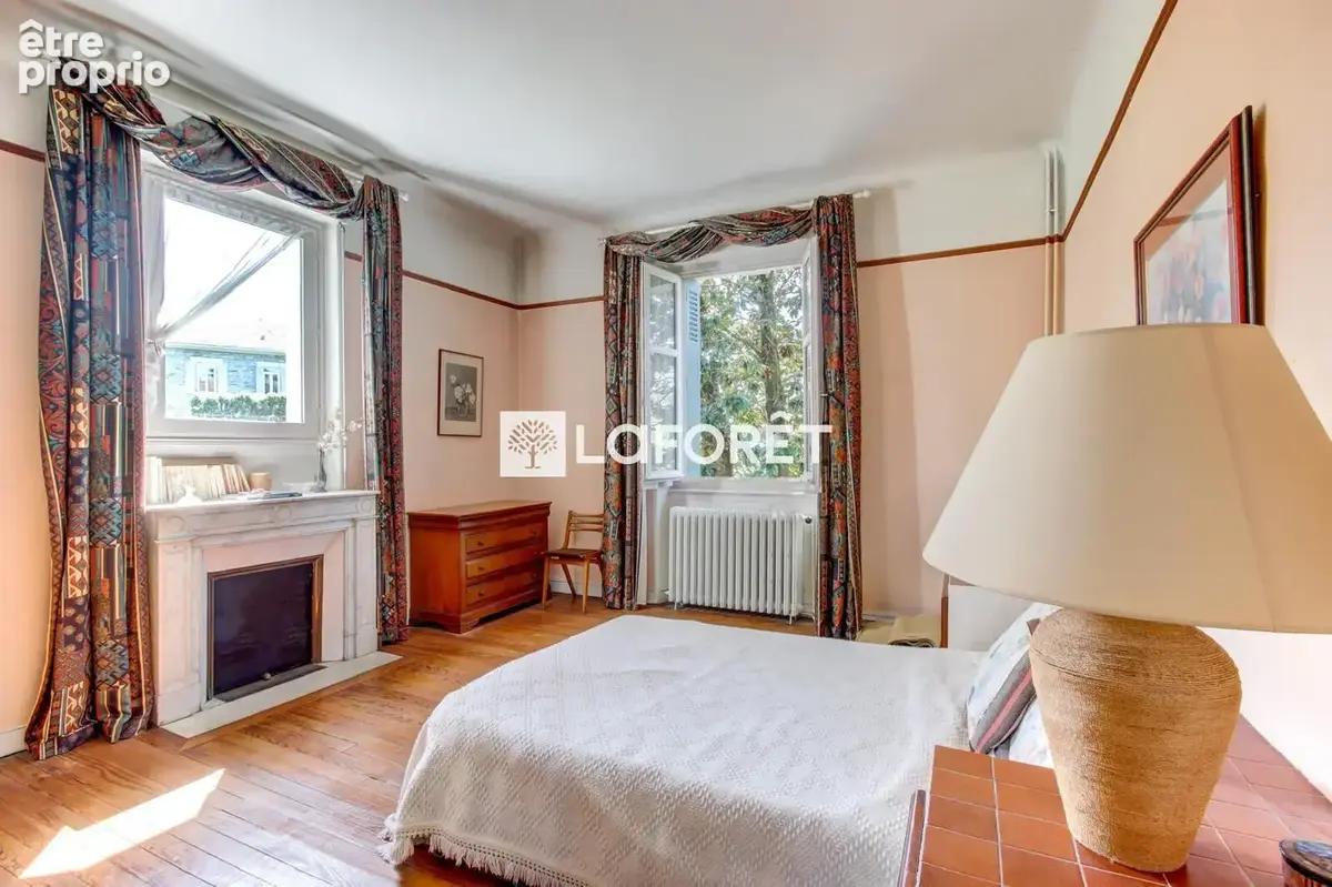 Maison bourgeoise du XIXe siècle de 300m2 quartier St Charles - photo 5