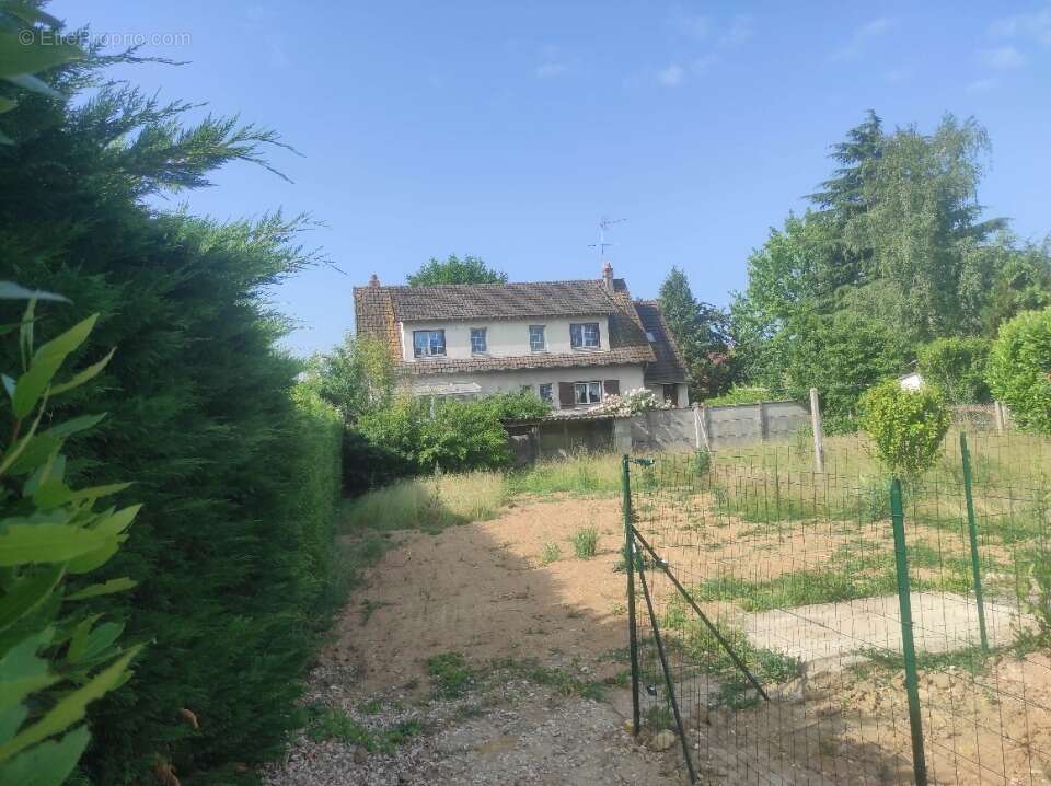 Terrain à CHEVANNES