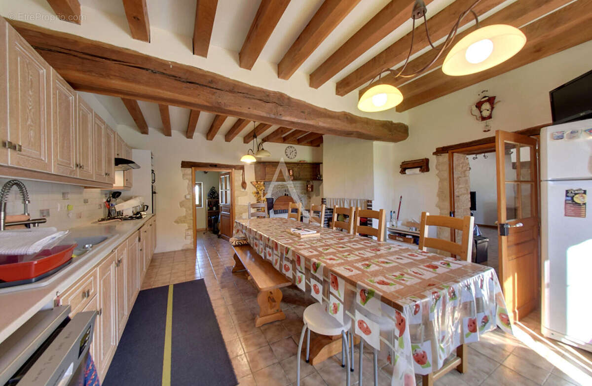Maison à POILLY-SUR-THOLON