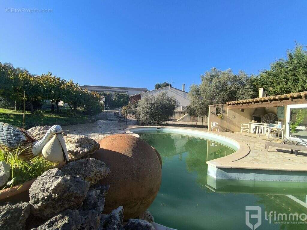 Villa d'exception de 140 m2, jardin de 3096 m2 arborés, et pisci - photo 13