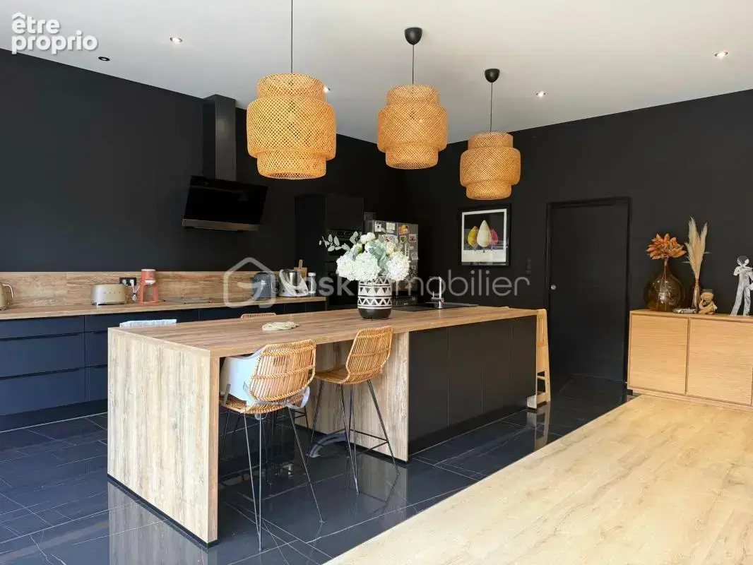 Hypercentre roanne 42300 - loft d’exception de 200 m² - dpe a - piscine - terrain et garage - photo 2
