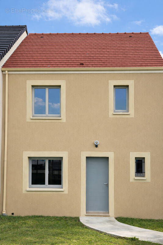 Maison à SAINT-CHERON