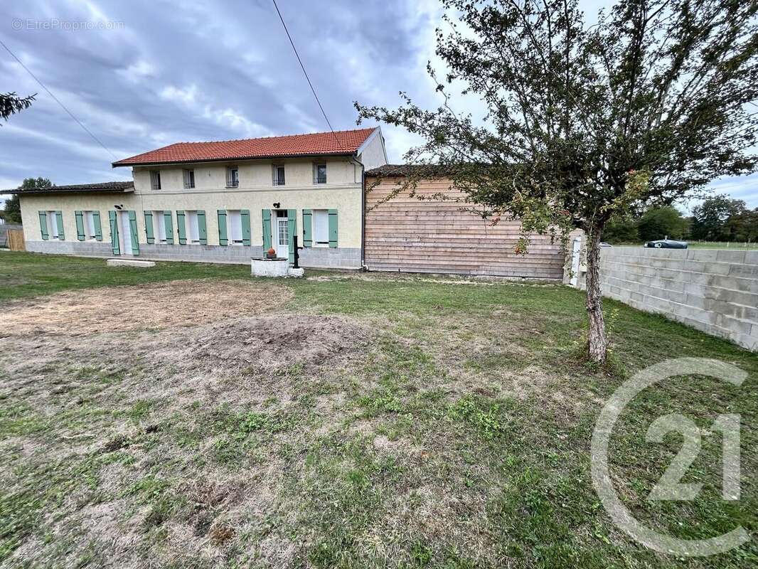 Maison à SAVIGNAC-DE-L&#039;ISLE