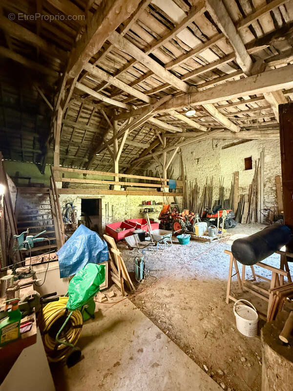 Maison à SAINT-MARTIN-DE-BEAUVILLE