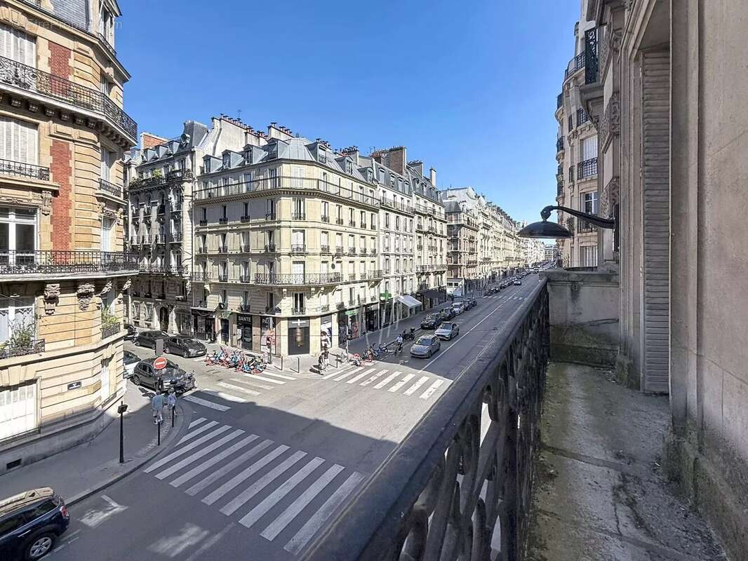 Appartement à PARIS-17E