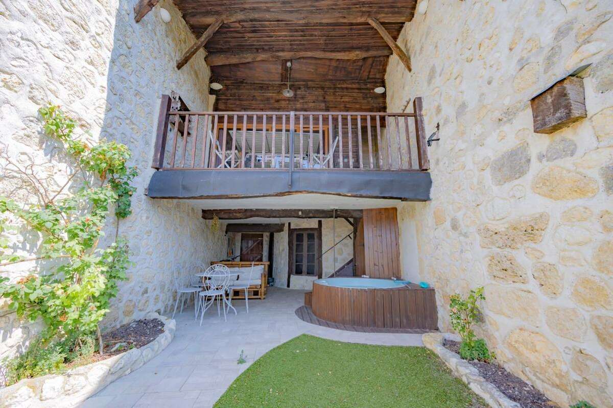 Maison de village en pierre avec gîte - photo 3