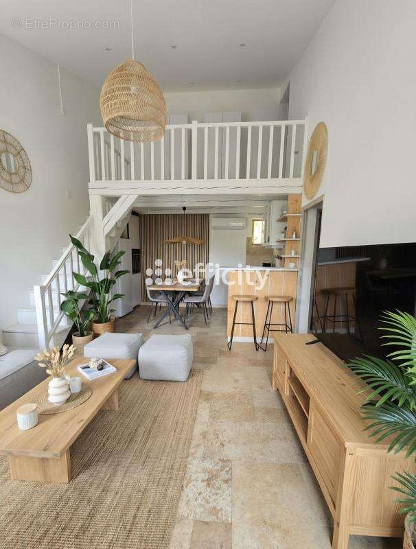 Maison à LA GARDE-FREINET