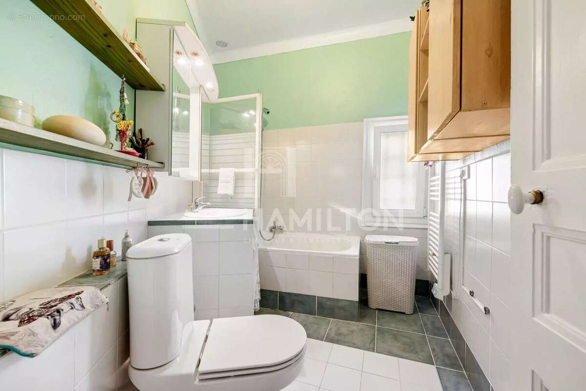 Appartement à CHATEAUNEUF-GRASSE