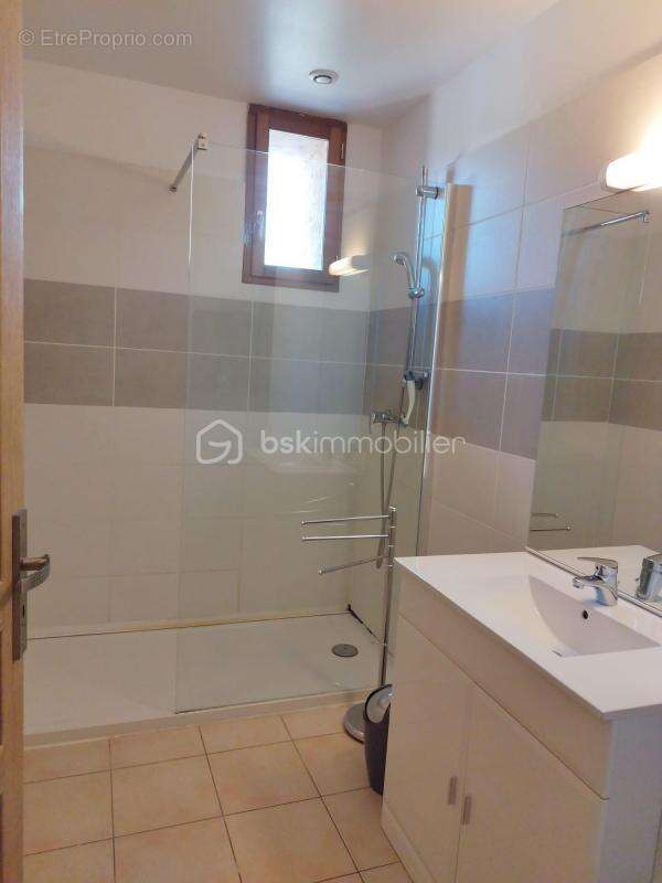 Appartement à LAMALOU-LES-BAINS