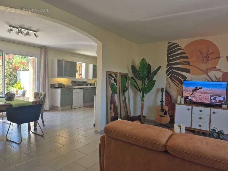 Maison à SOLLIES-VILLE