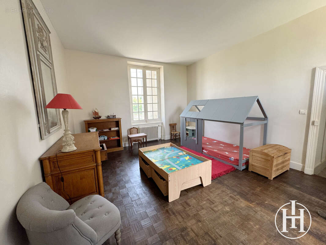 Maison à BRUERE-ALLICHAMPS