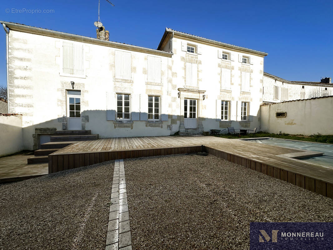 Maison à LOUZAC-SAINT-ANDRE