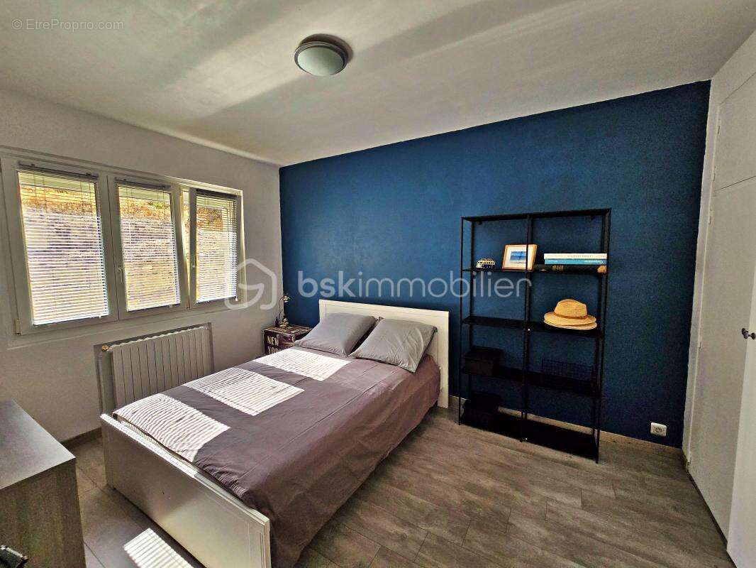 À 2 minutes à pied du port – Vue mer – Propriété de caractère 186 m² – 3 logements – Piscine - photo 15