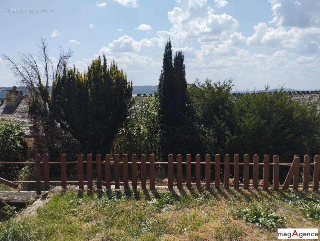 Pelouse – Maison 155 m², 4 ch., jardin - photo 7