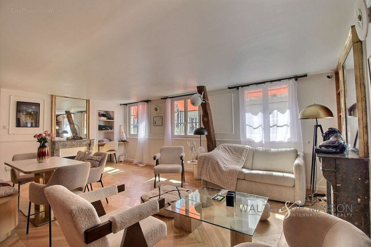 Appartement à PARIS-8E