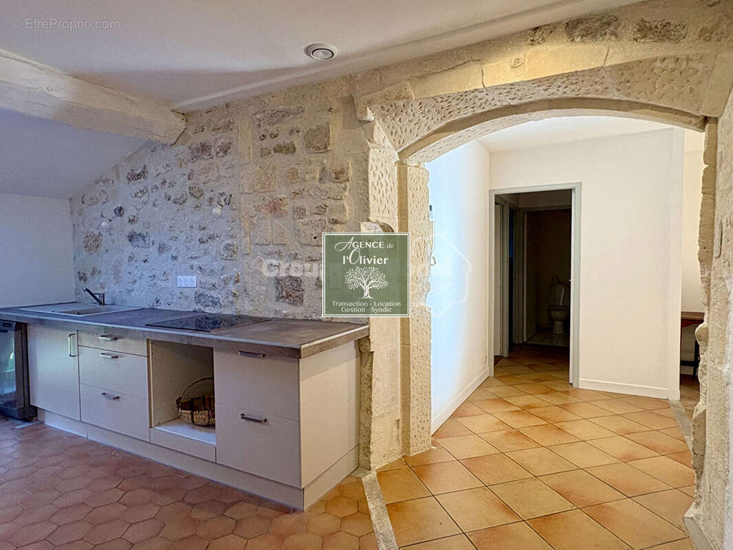 ARLES. Appartement dans un hôtel particulier - photo 6