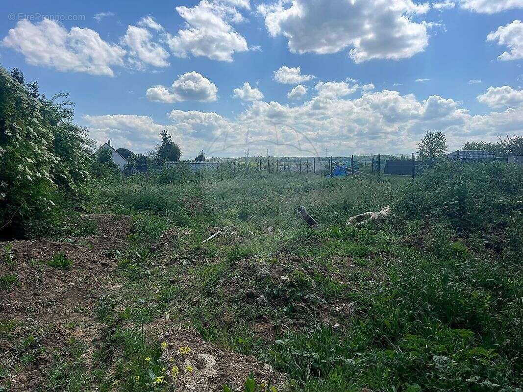 Terrain à VARENNES-SUR-SEINE