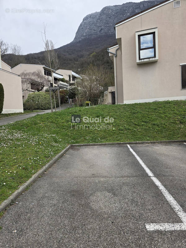 Parking à FONTANIL-CORNILLON