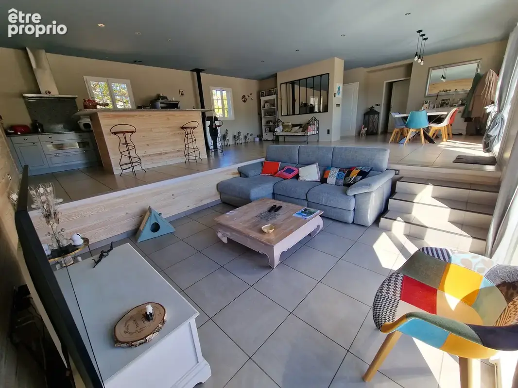 Belle contemporaine avec 4 chambres et 2 garages sur un terrain arboré de 3065m2 - photo 14