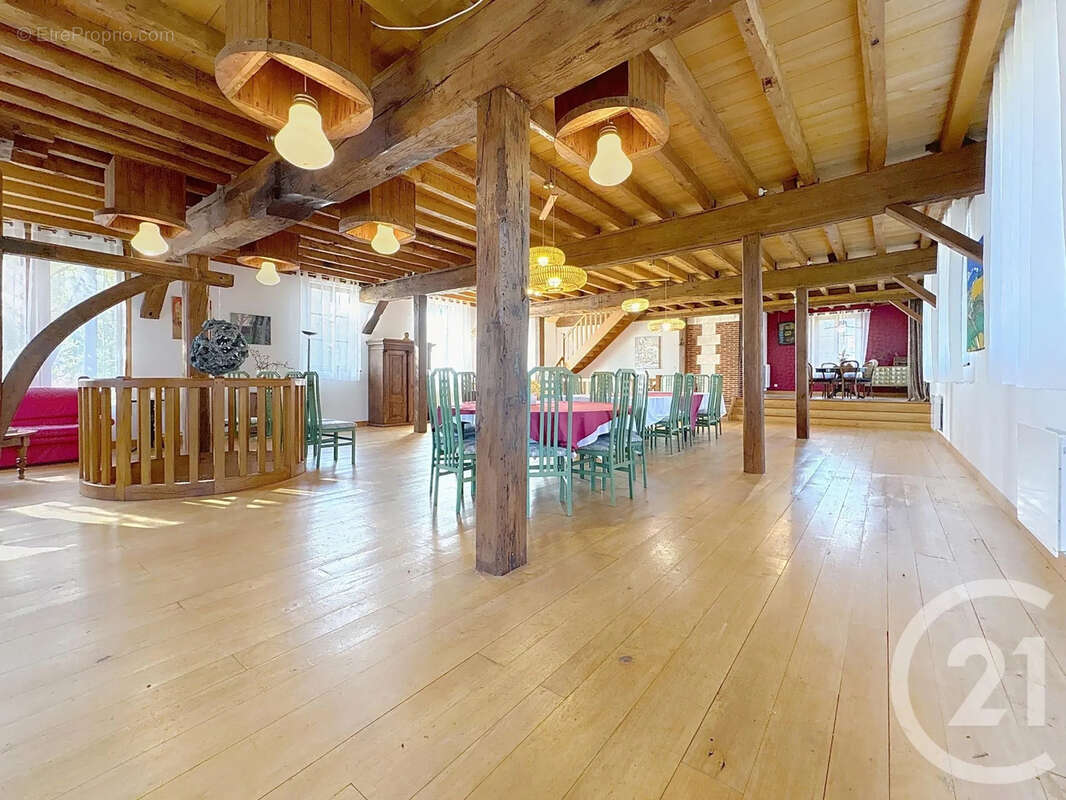Maison 737 m² à Estissac  - photo 21