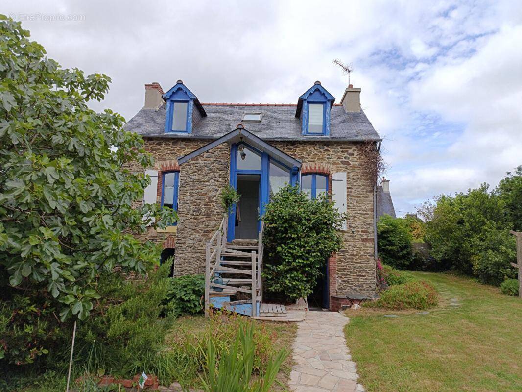 Maison à CARHAIX-PLOUGUER