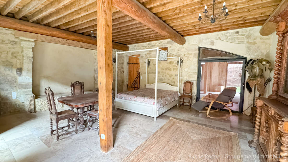 Maison à CADEROUSSE