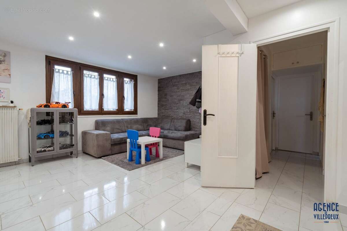 Appartement à LES CLAYES-SOUS-BOIS