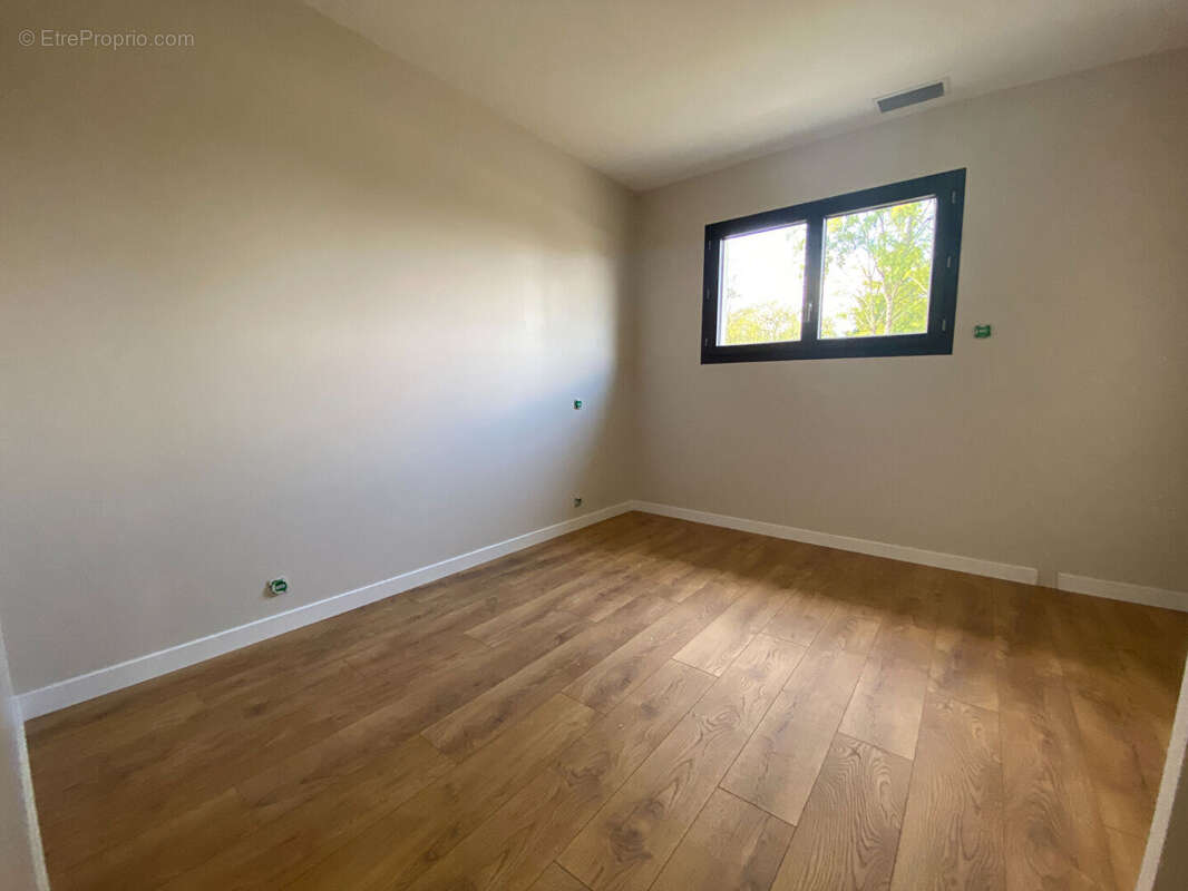 Maison à SERRES-CASTET