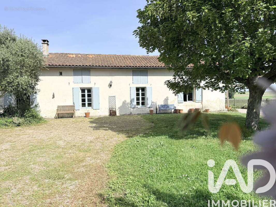 Maison 160 m² à Arthenac  - photo 3