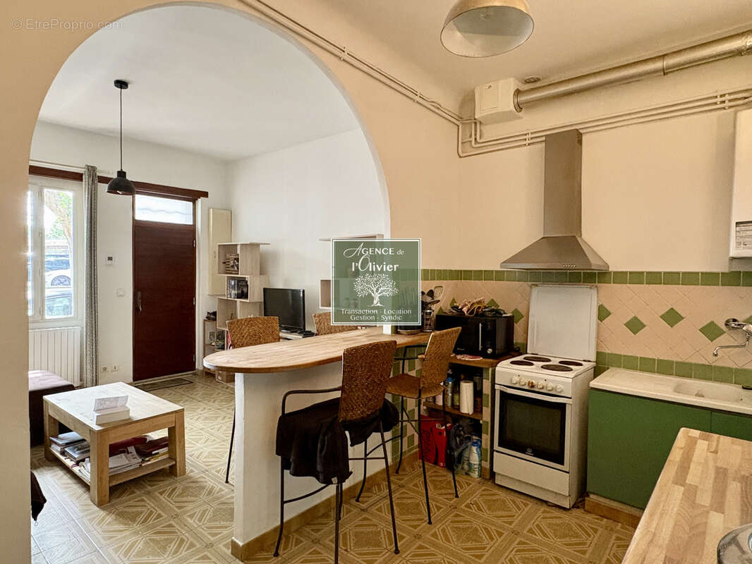 ARLES. Maison de ville avec terrasse - photo 7
