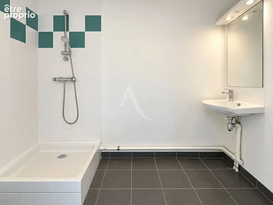 GRADIGNAN : Proche des commodités - Appartement T2 avec balcon et parking - photo 6