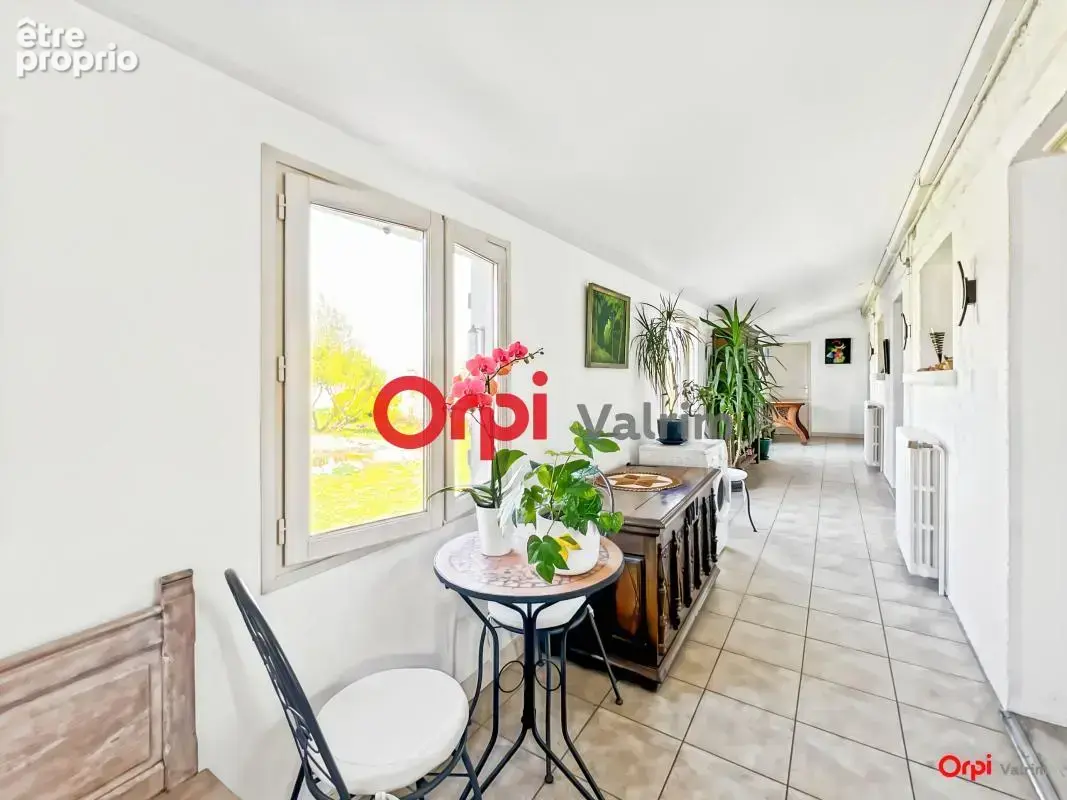  Longère d'exception : 315 m² de charme et 7 300 m² de liberté près de Josnes  - photo 5