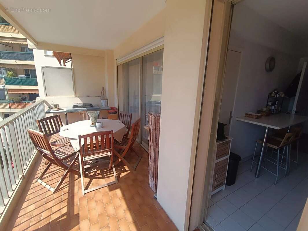 Appartement à SAINT-LAURENT-DU-VAR