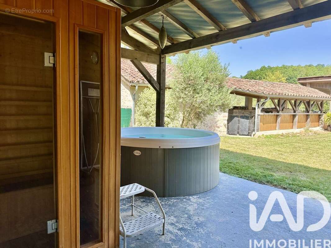 Maison 160 m² à Saint-Martin-Petit  - photo 4