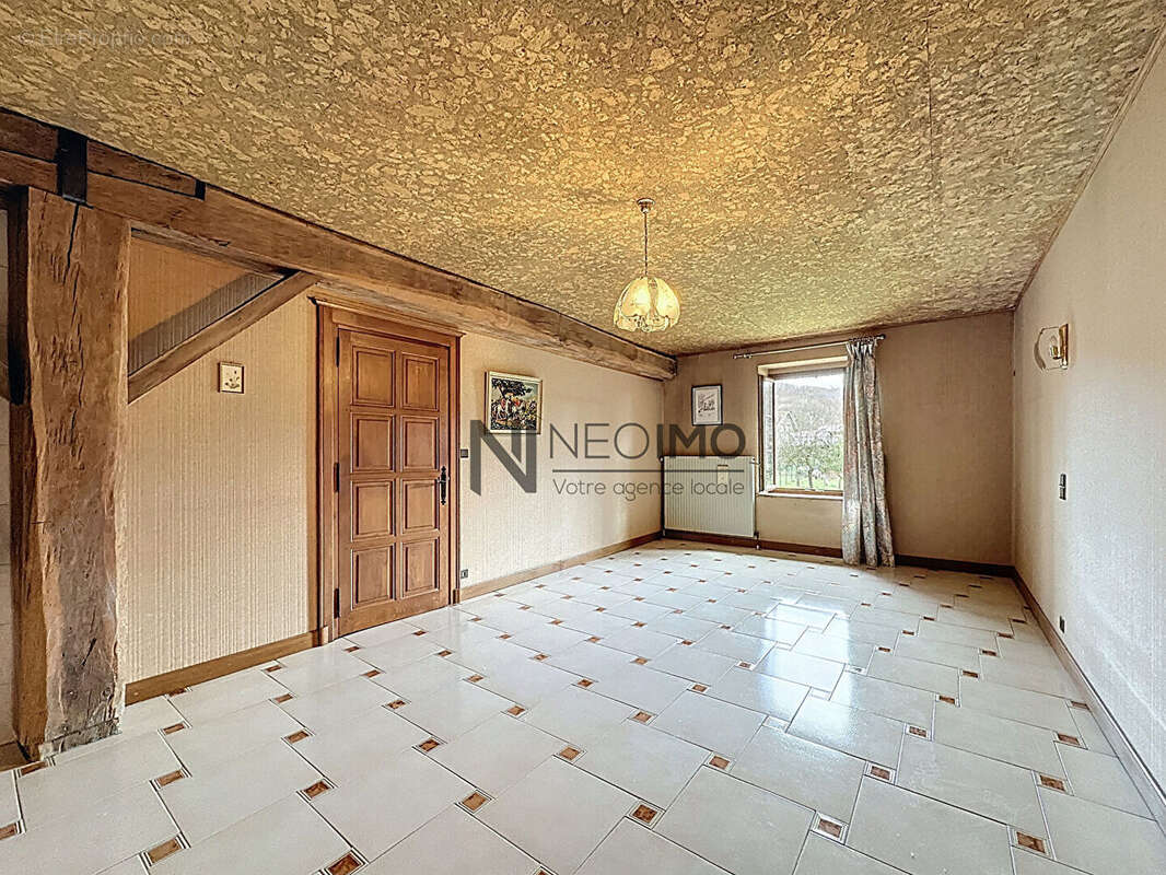 Maison à NEUFCHATEAU