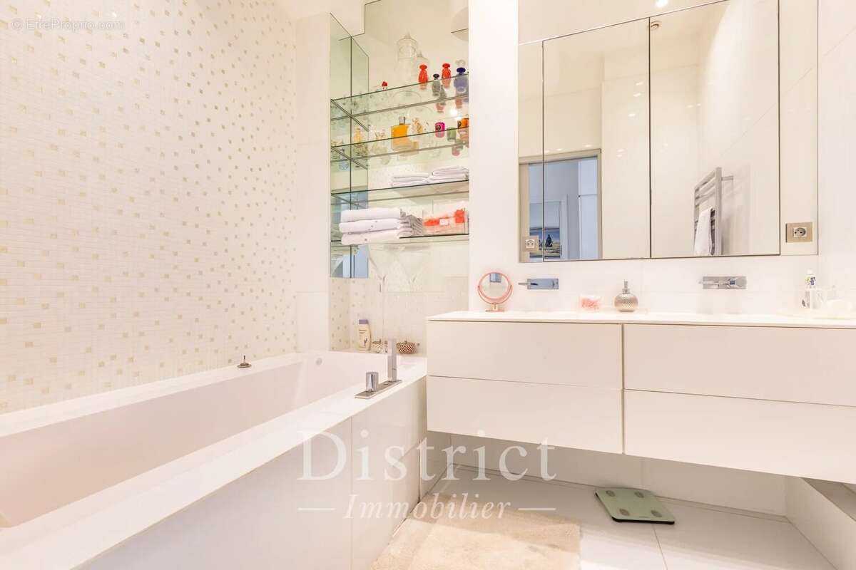 Appartement à PARIS-8E