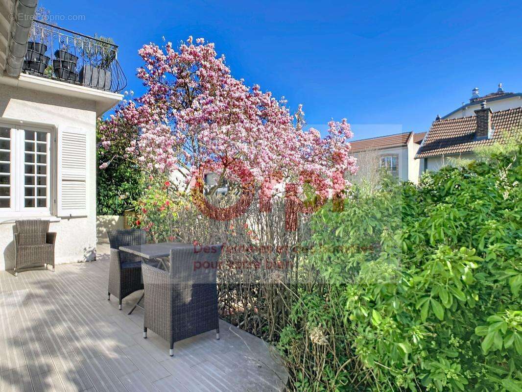 Maison à ISSY-LES-MOULINEAUX